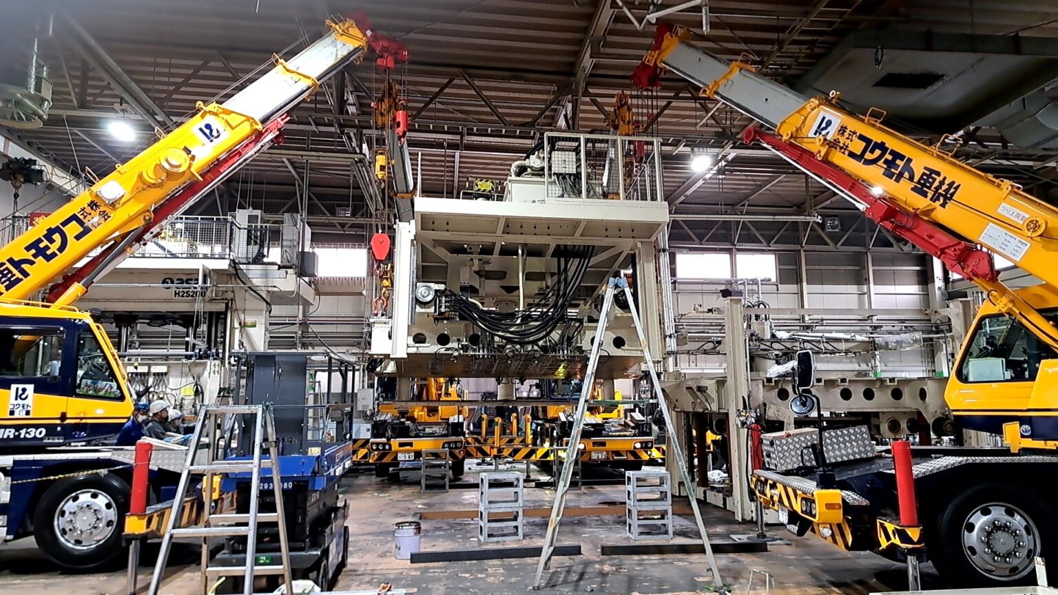 R07年12月　広島県での大型成型機解体搬出工事